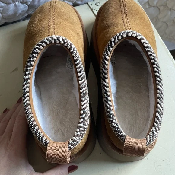 Koolaburra Tan Platform Shoes - Picture 2 of 8